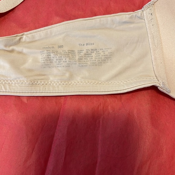 Used bras size 38B - Picture 3 of 9